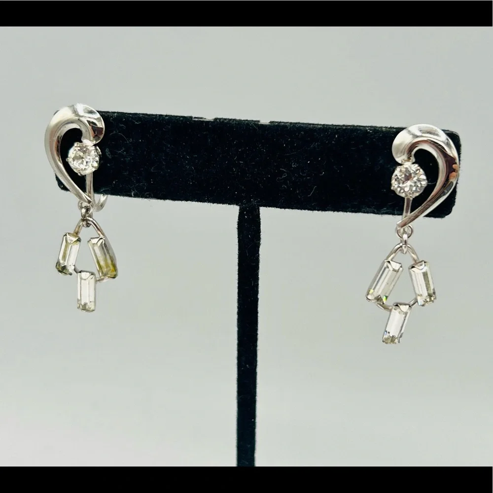 Vintage rhinestone clip on earrings clear baguette rhinestone dangles silver
